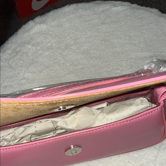 Chic Pink Shoulder Bag for Women - Picture 5 of 6